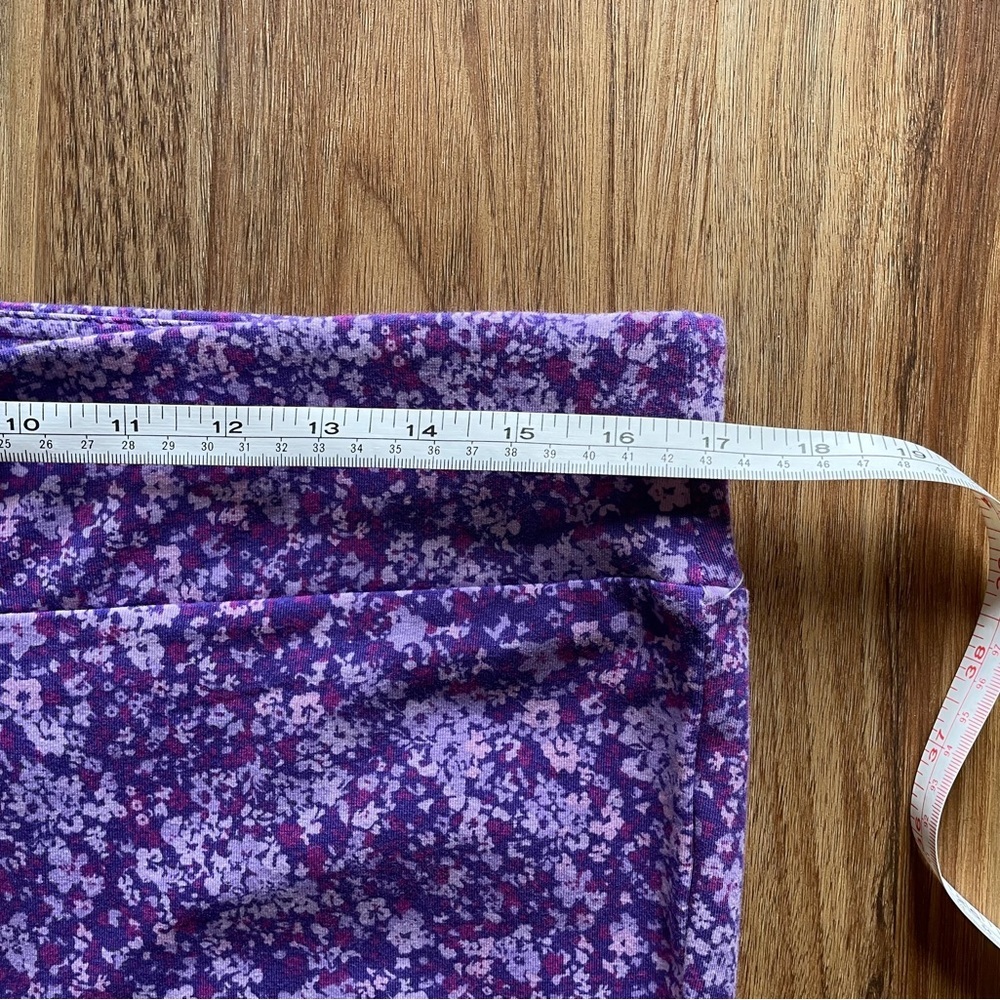 Terra & Sky Purple and Pink Floral Capri Leggings - Picture 3 of 7